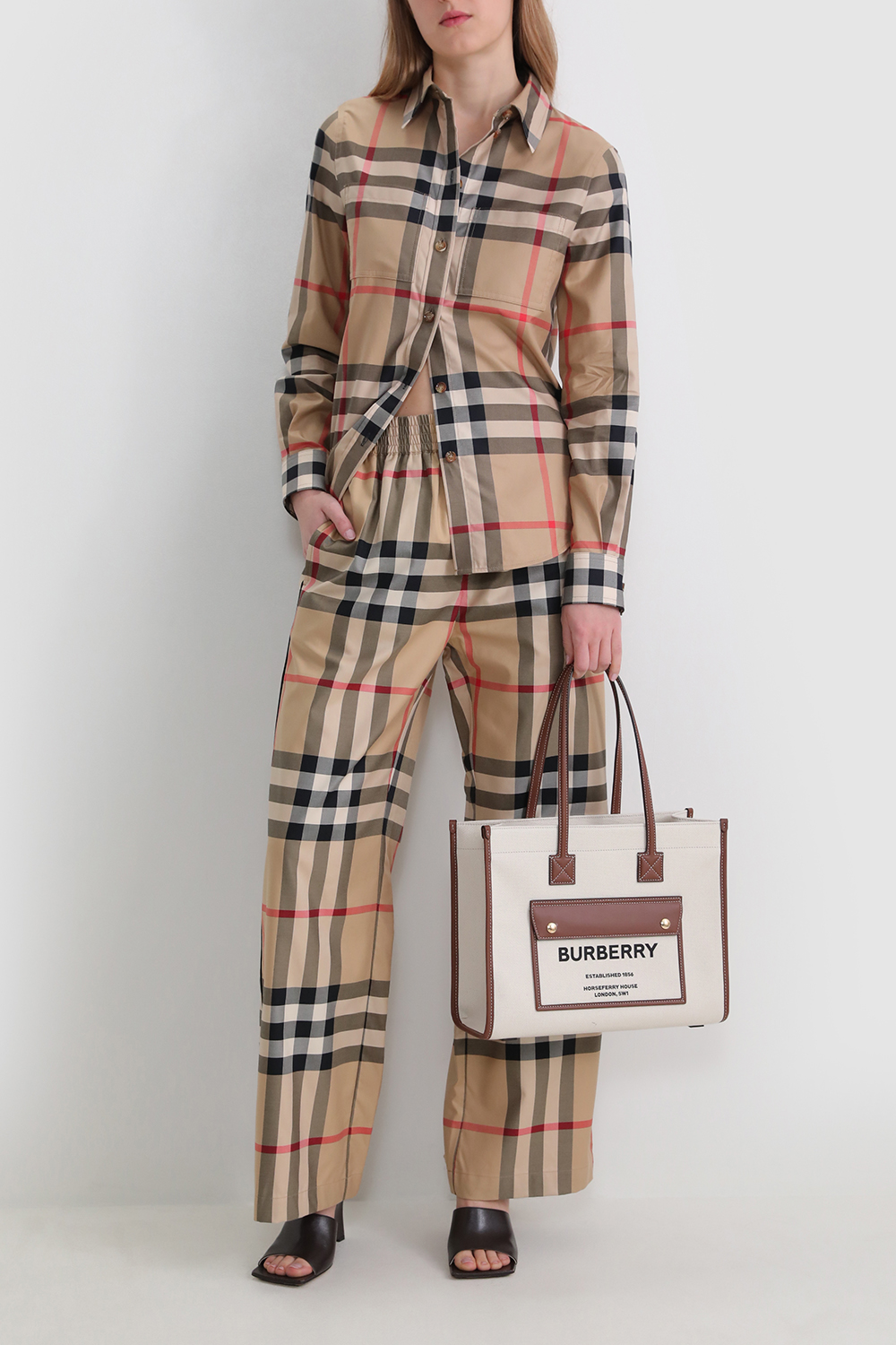 חולצה מכופתרת